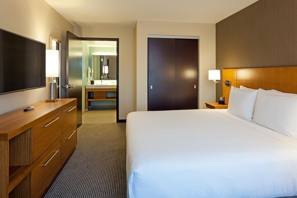 Hyatt Place Chicago Midway Airport 3*